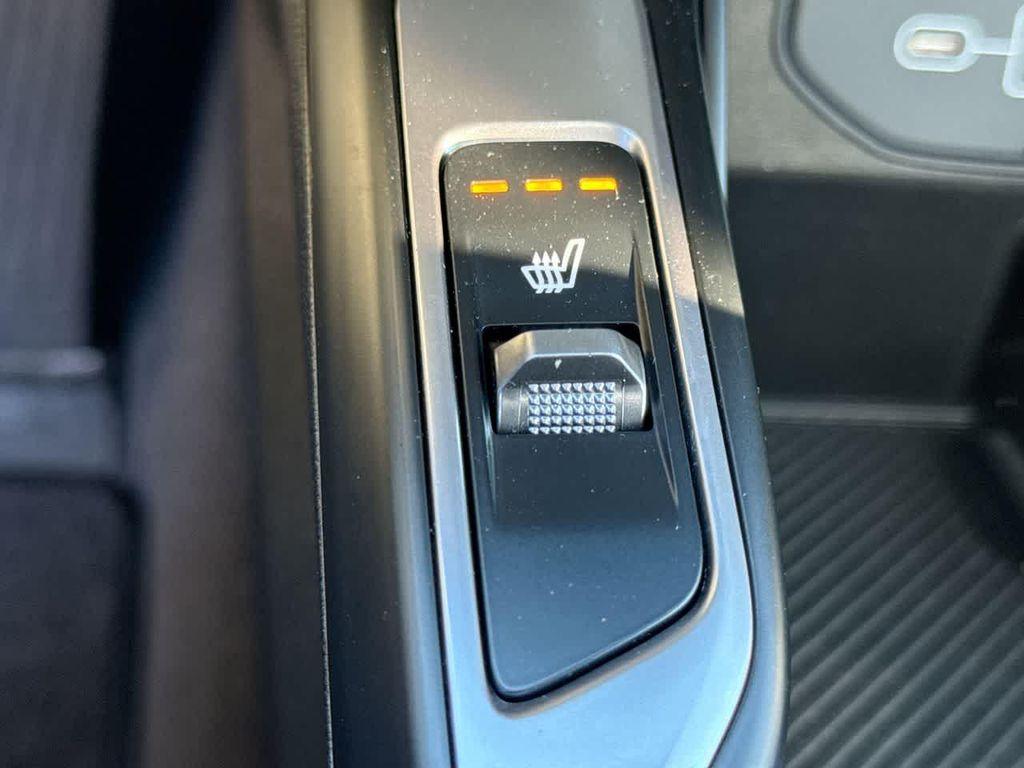 used 2025 Kia Sorento car, priced at $32,304