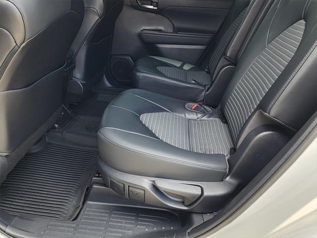 used 2022 Toyota Highlander car, priced at $32,973
