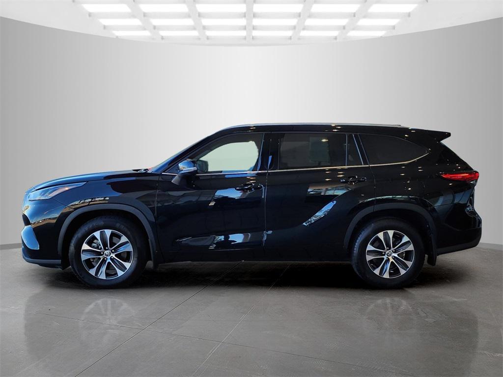 used 2022 Toyota Highlander car, priced at $29,994