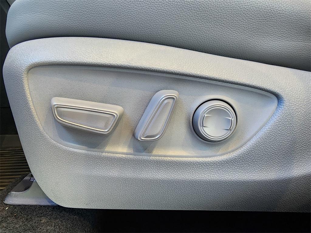 used 2022 Toyota Highlander car, priced at $29,994