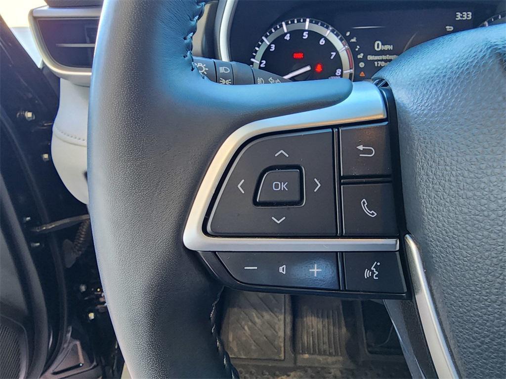 used 2022 Toyota Highlander car, priced at $29,994