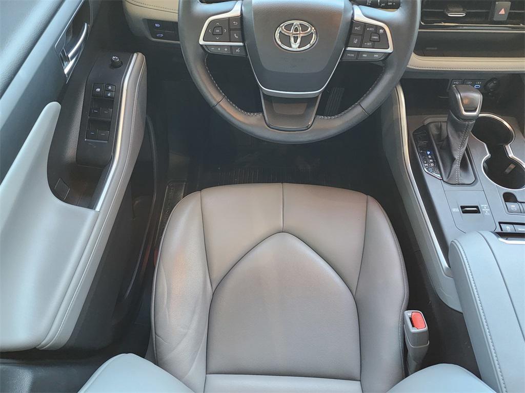 used 2022 Toyota Highlander car, priced at $29,994