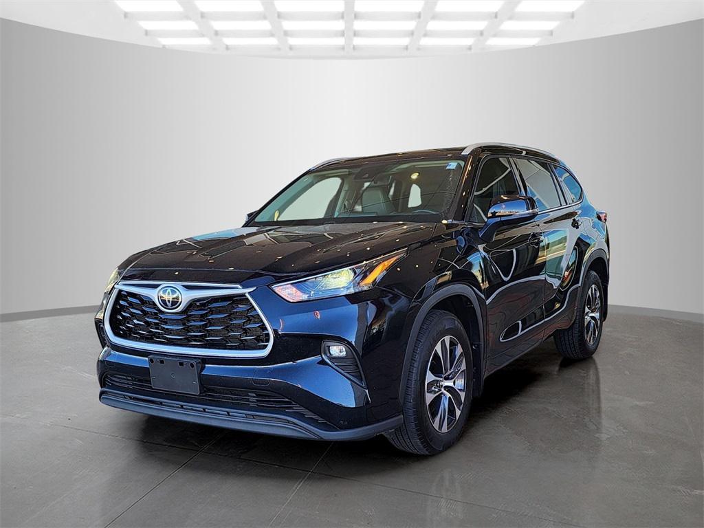 used 2022 Toyota Highlander car, priced at $29,994