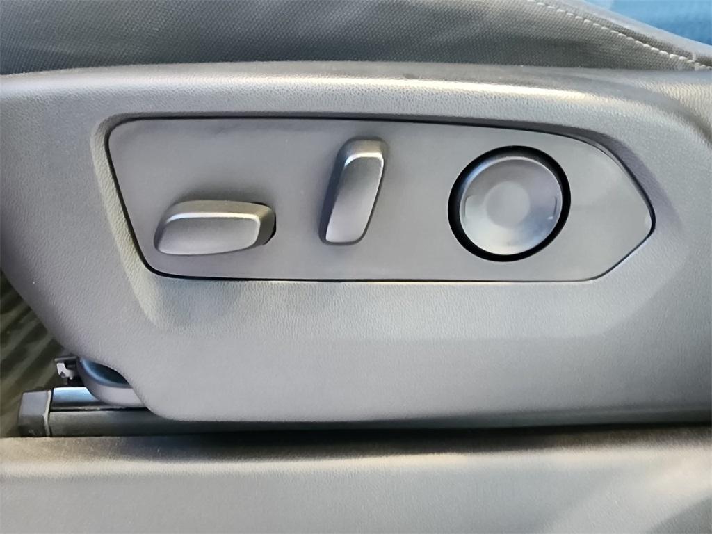 used 2022 Chevrolet Silverado 1500 car, priced at $29,994