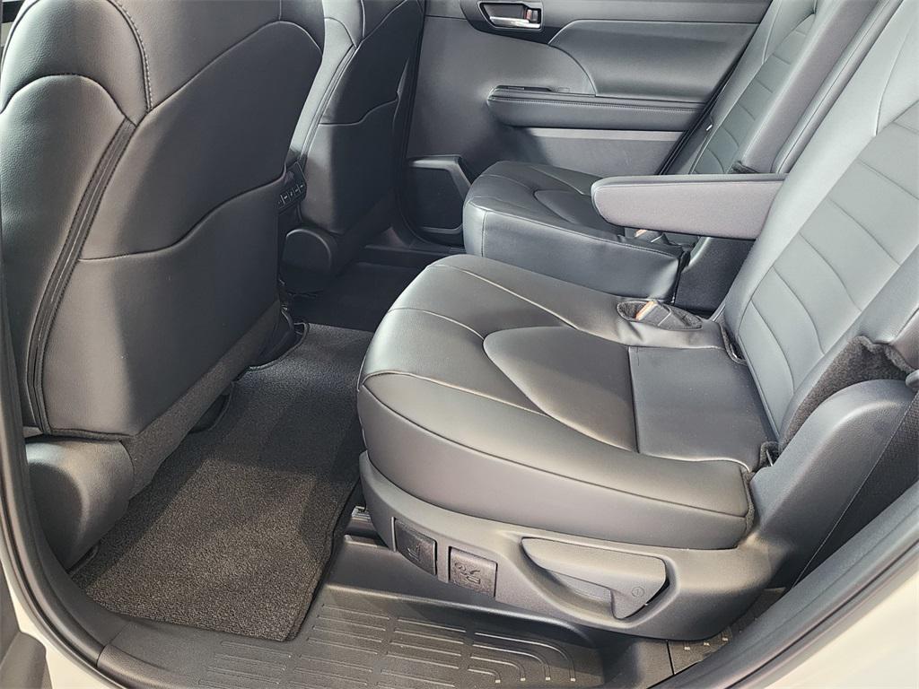 new 2026 Toyota Highlander car, priced at $50,054