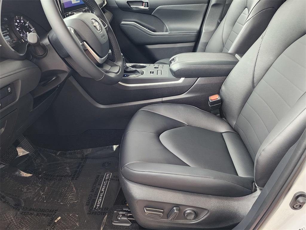 new 2026 Toyota Highlander car, priced at $50,054