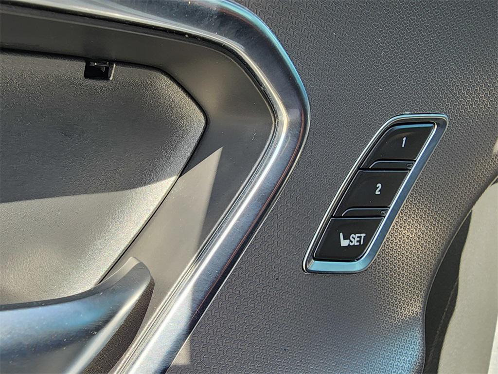 used 2024 Acura RDX car, priced at $39,995