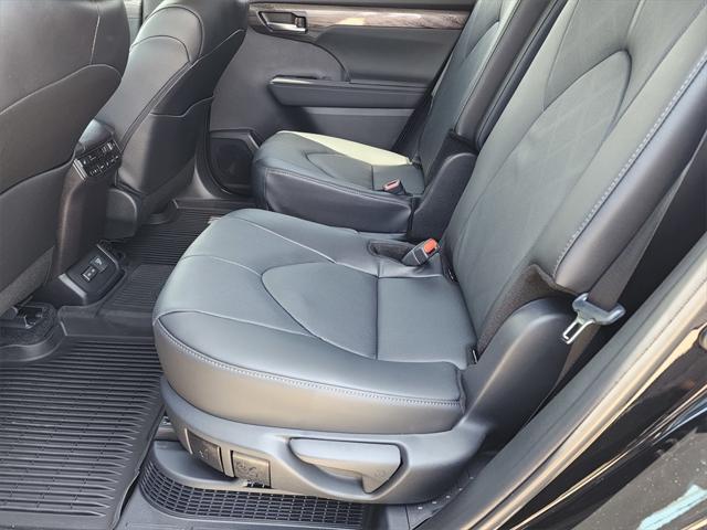 new 2025 Toyota Highlander Hybrid car, priced at $57,938