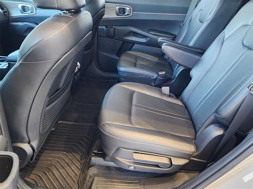 used 2022 Kia Sorento car, priced at $24,251