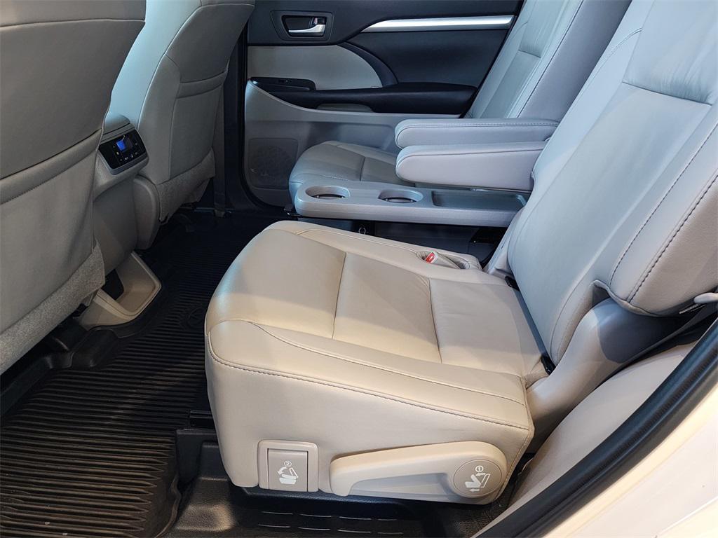 used 2019 Toyota Highlander car, priced at $23,499