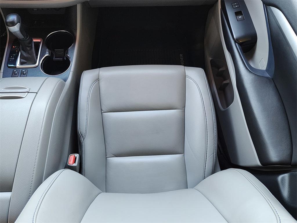 used 2019 Toyota Highlander car, priced at $23,499