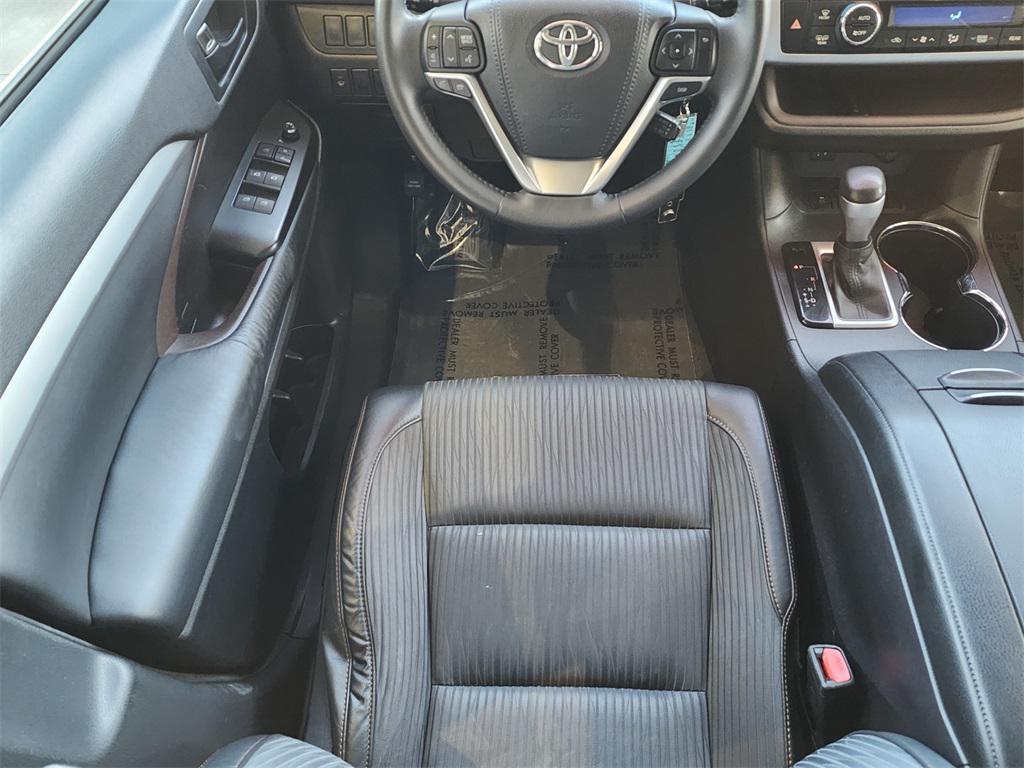 used 2015 Toyota Highlander car, priced at $16,495