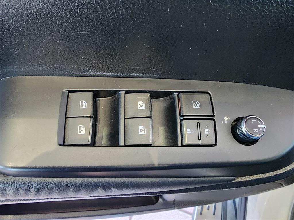 used 2015 Toyota Highlander car, priced at $16,495