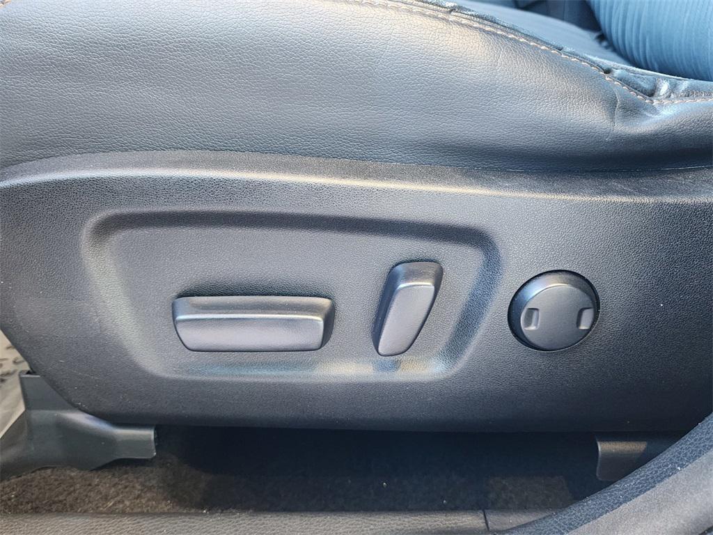 used 2015 Toyota Highlander car, priced at $16,495