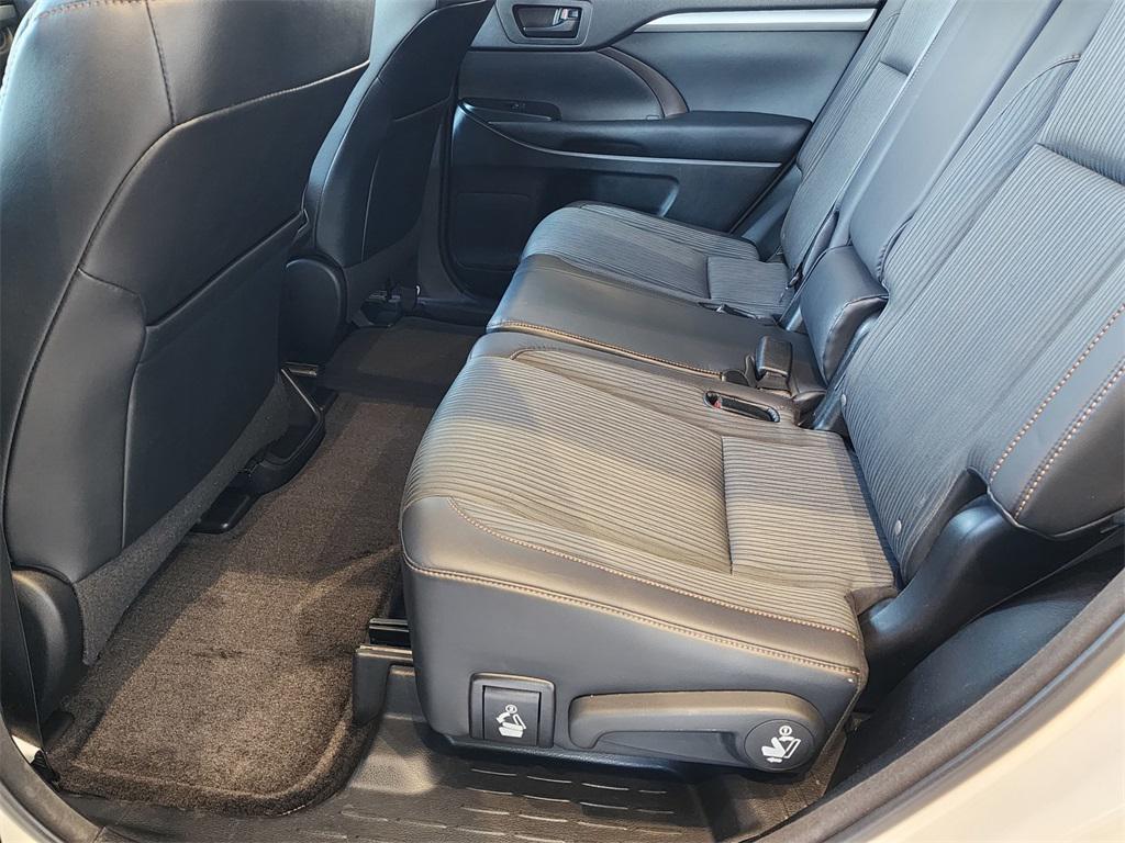 used 2015 Toyota Highlander car, priced at $16,495