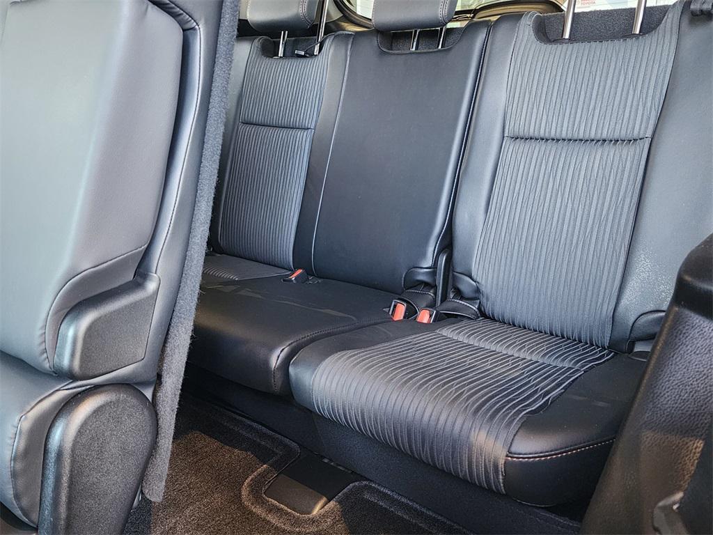 used 2015 Toyota Highlander car, priced at $16,495