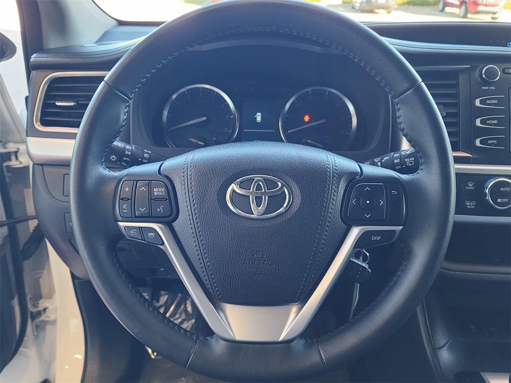 used 2015 Toyota Highlander car, priced at $16,495
