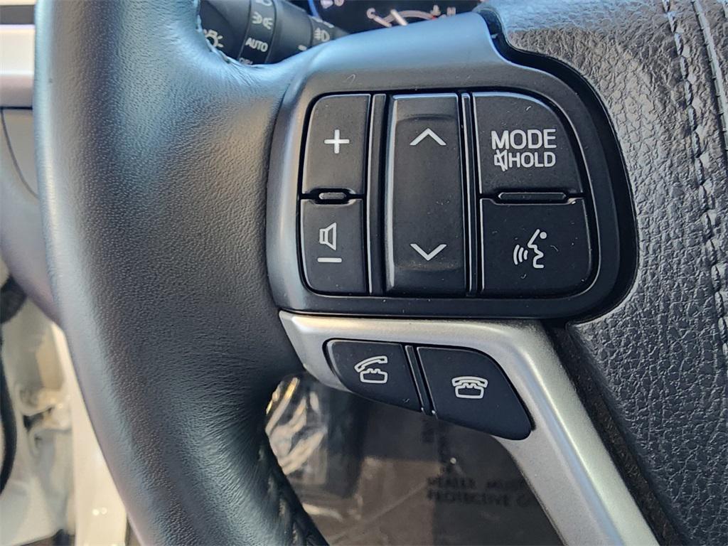 used 2015 Toyota Highlander car, priced at $16,495