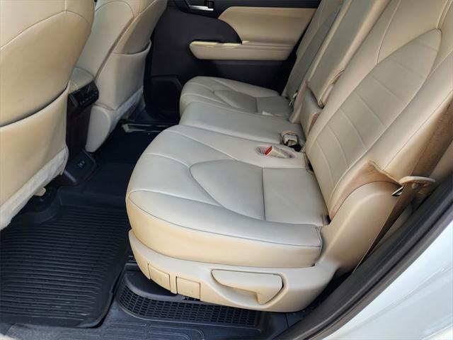 used 2021 Toyota Highlander Hybrid car, priced at $28,775
