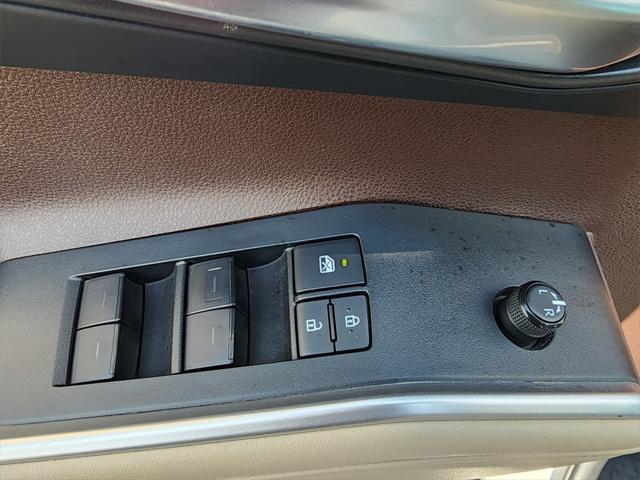 used 2021 Toyota Highlander Hybrid car, priced at $28,775