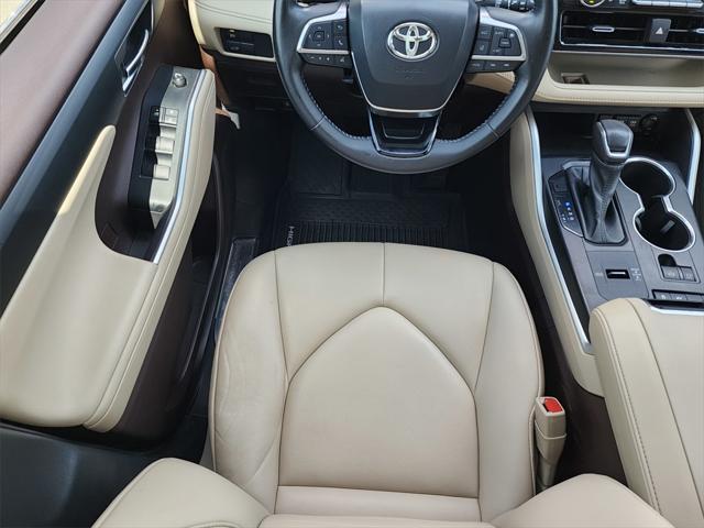 used 2021 Toyota Highlander Hybrid car, priced at $28,775