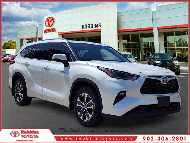 used 2021 Toyota Highlander Hybrid car, priced at $28,775