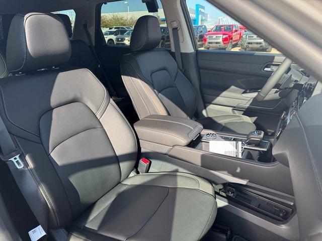 new 2025 Nissan Pathfinder car, priced at $47,450