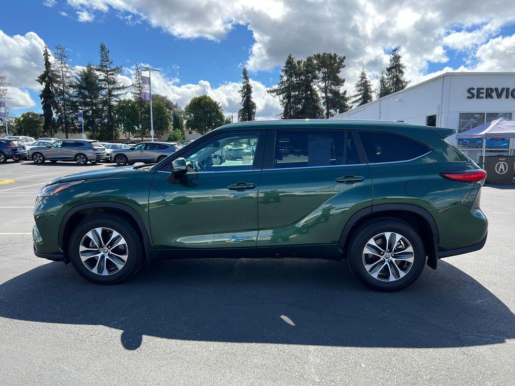 used 2023 Toyota Highlander car, priced at $33,350
