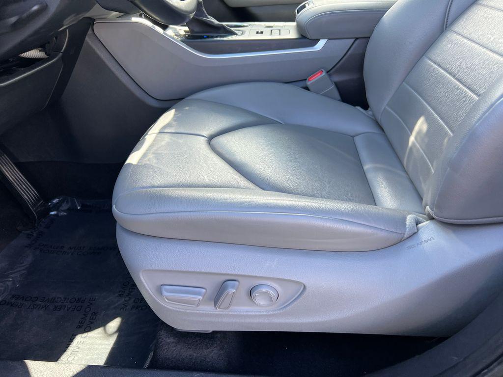 used 2023 Toyota Highlander car, priced at $33,350