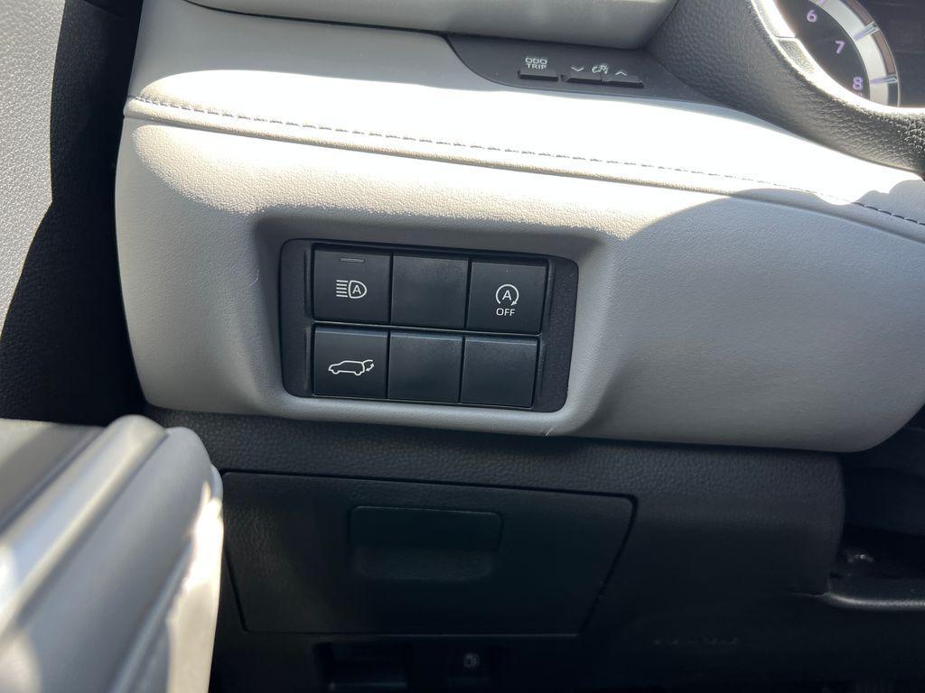 used 2023 Toyota Highlander car, priced at $33,350