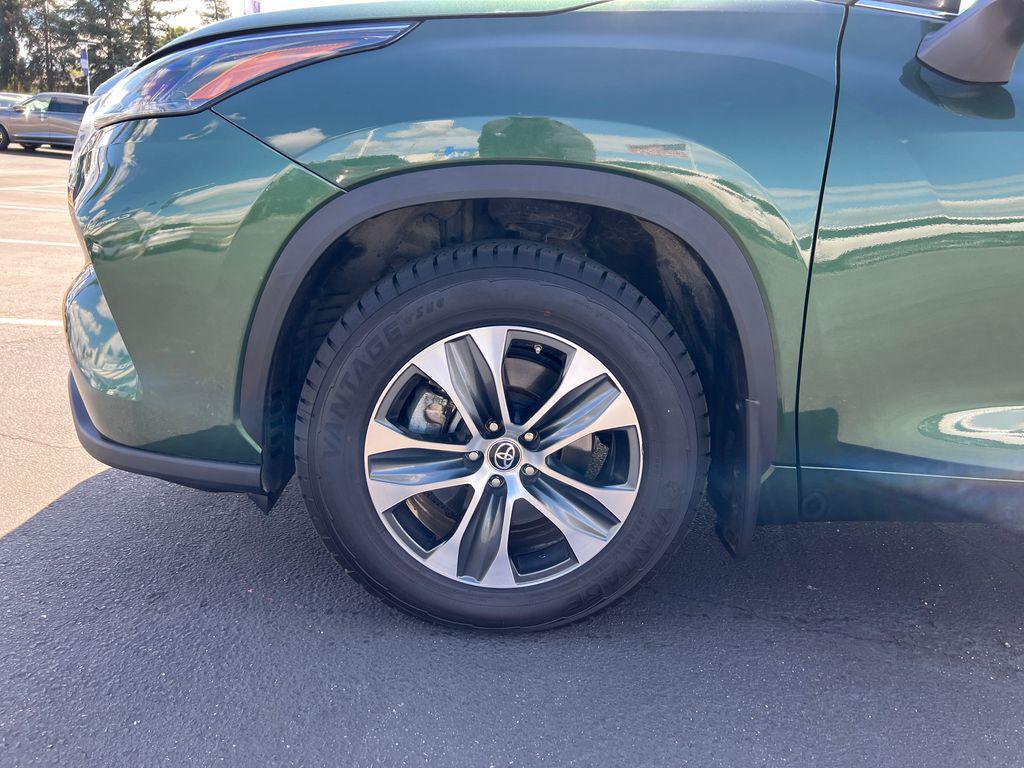 used 2023 Toyota Highlander car, priced at $33,350