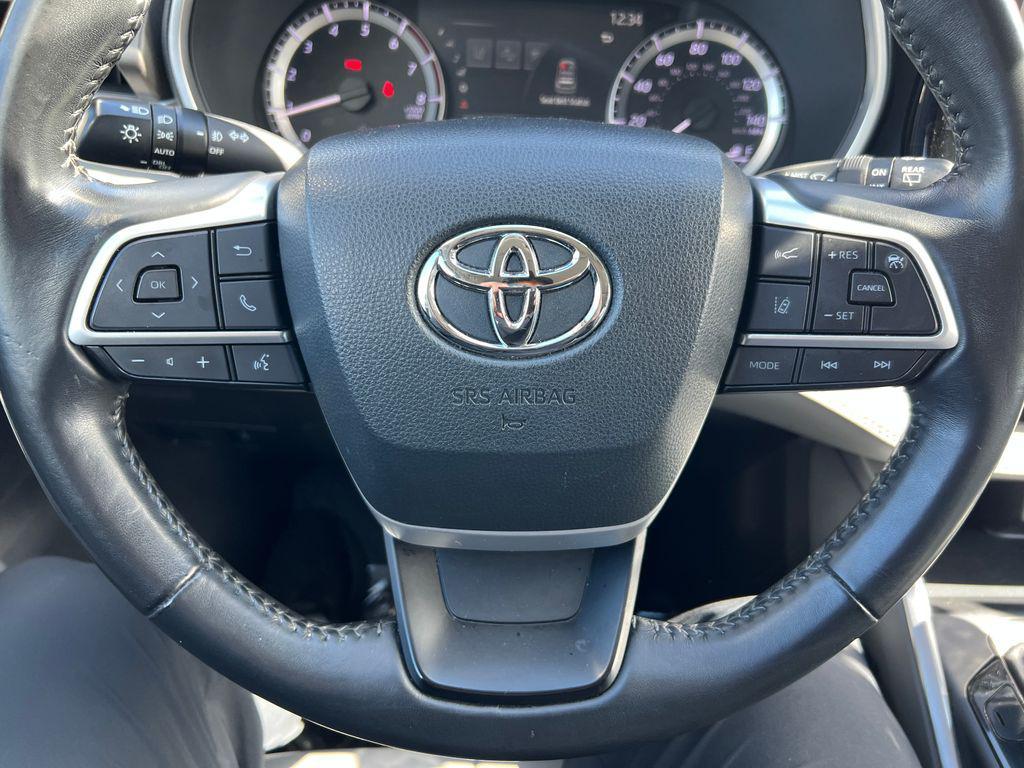 used 2023 Toyota Highlander car, priced at $33,350
