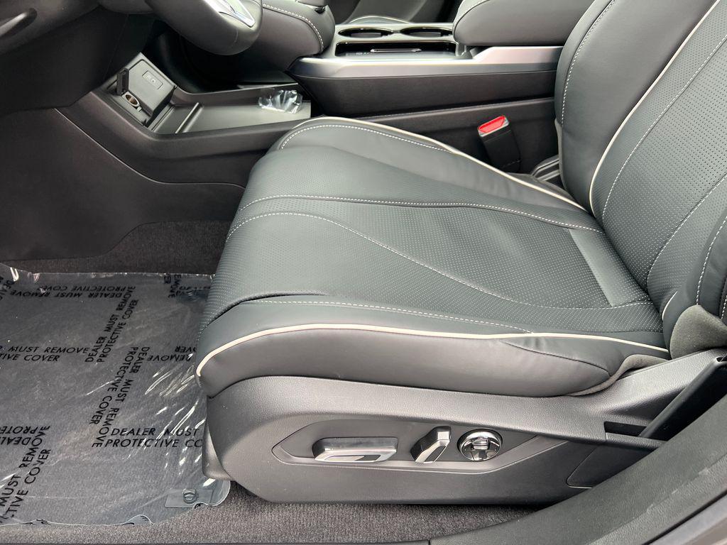 used 2025 Acura RDX car, priced at $44,950