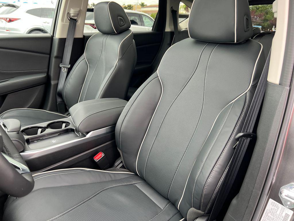 used 2025 Acura RDX car, priced at $44,950