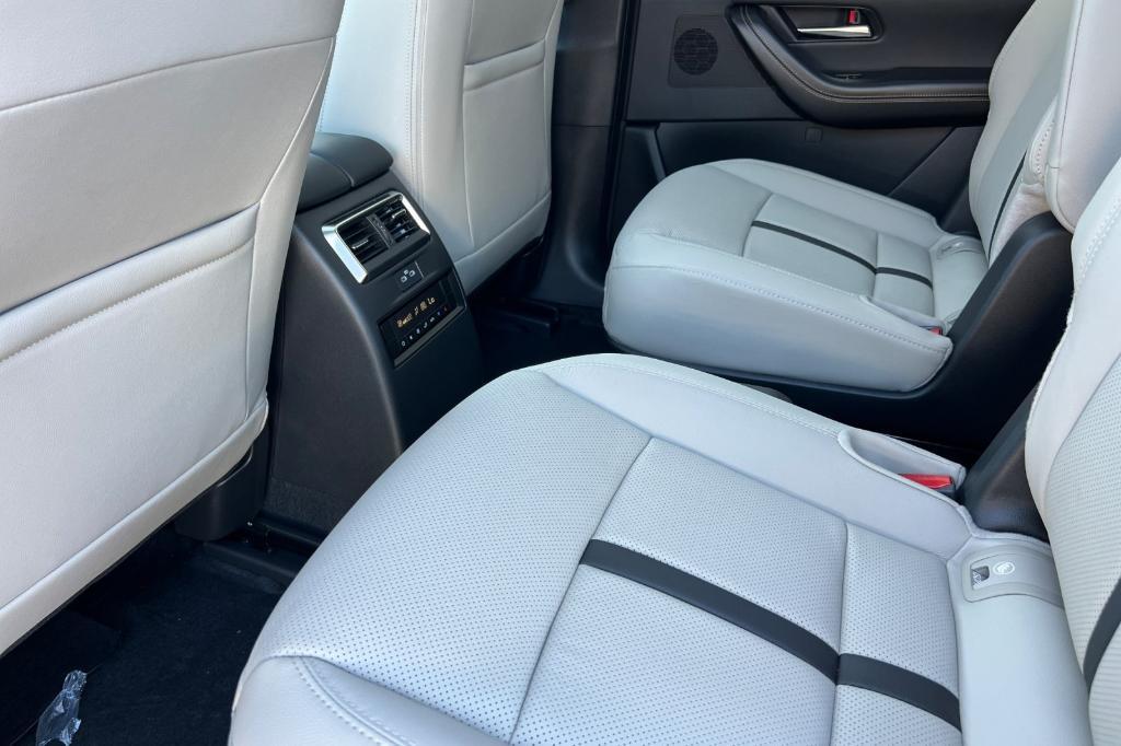 new 2025 Mazda CX-90 PHEV car, priced at $52,425