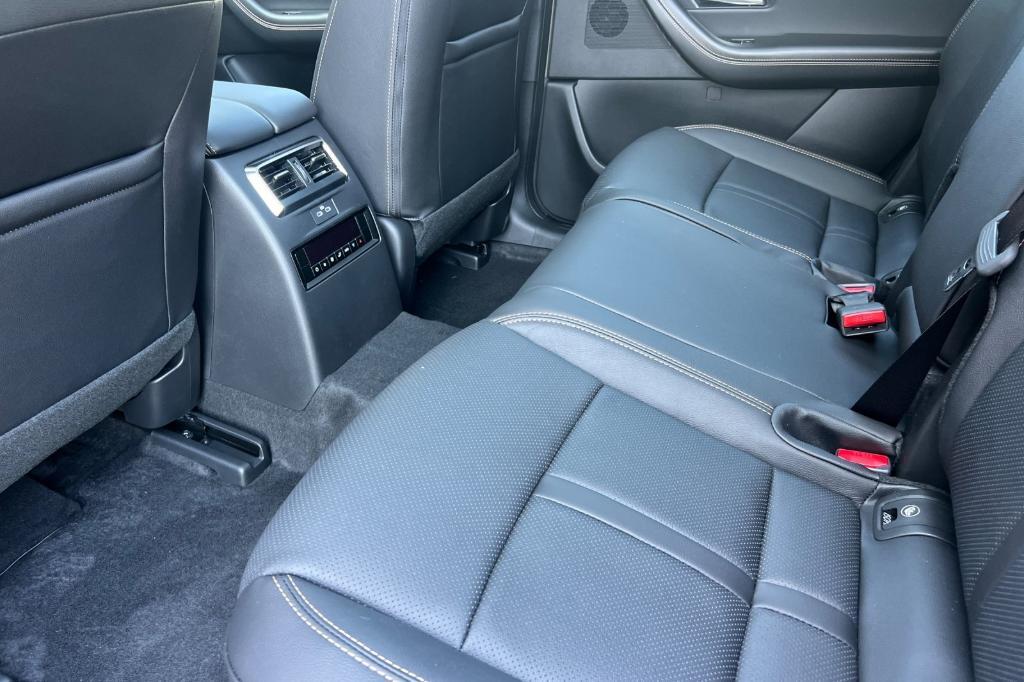 new 2025 Mazda CX-70 PHEV car, priced at $56,305