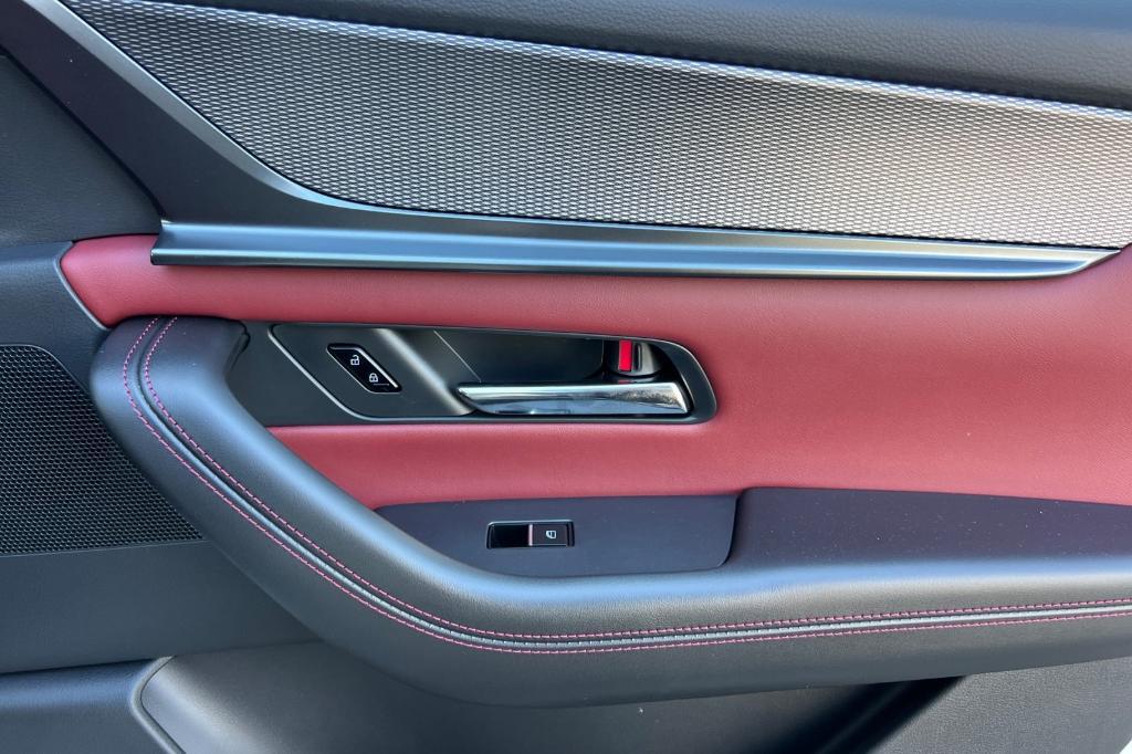 new 2025 Mazda CX-70 PHEV car, priced at $61,190