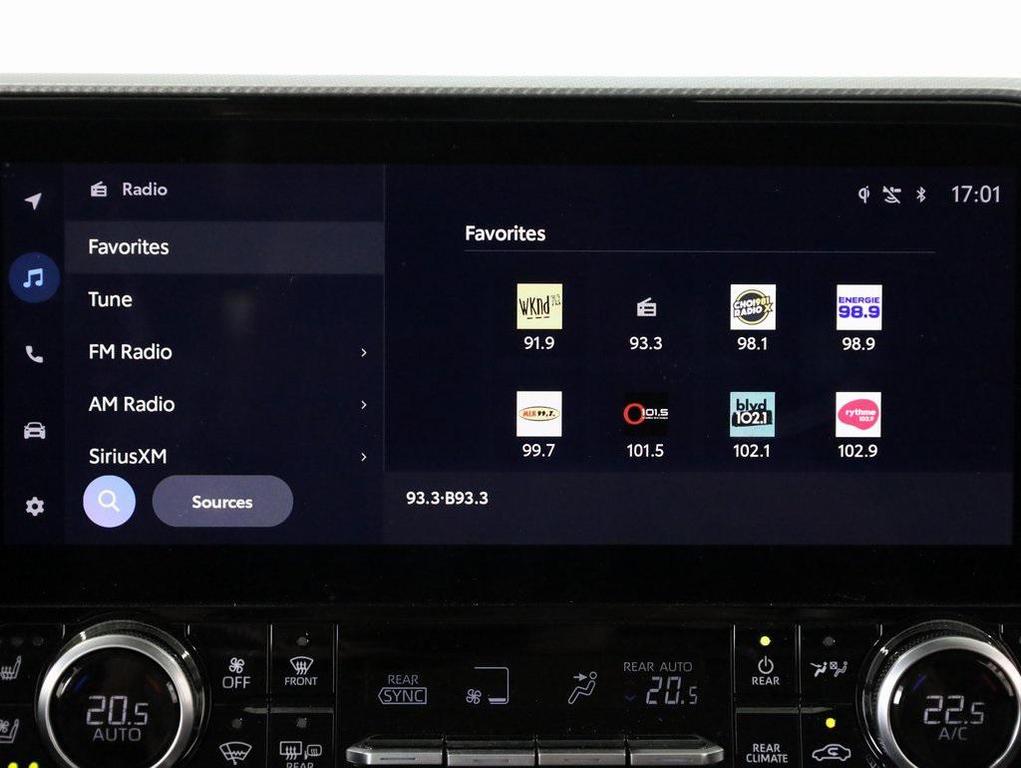 used 2023 Toyota Highlander Hybrid car, priced at $46,999