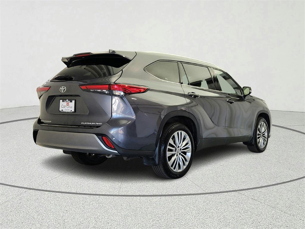 used 2022 Toyota Highlander car, priced at $35,797