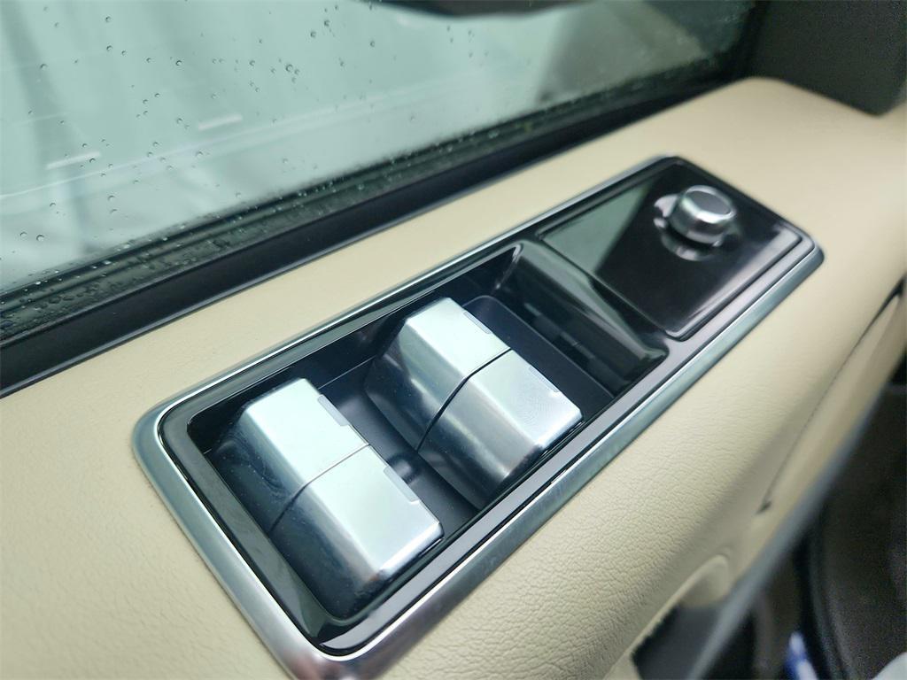 used 2018 Land Rover Range Rover car, priced at $28,297