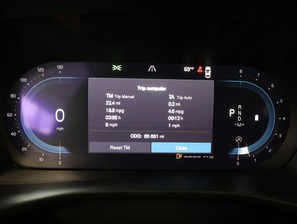 used 2023 Volvo XC40 car, priced at $24,995