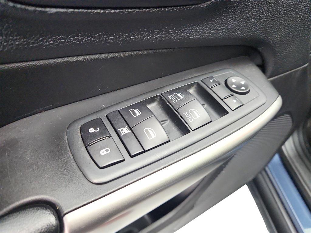 used 2021 Jeep Cherokee car, priced at $15,998