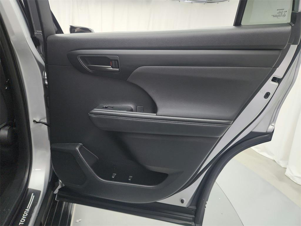 used 2021 Toyota Highlander car, priced at $24,995