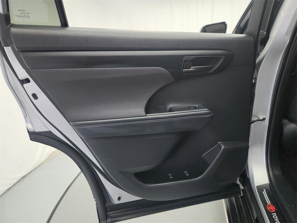 used 2021 Toyota Highlander car, priced at $24,995