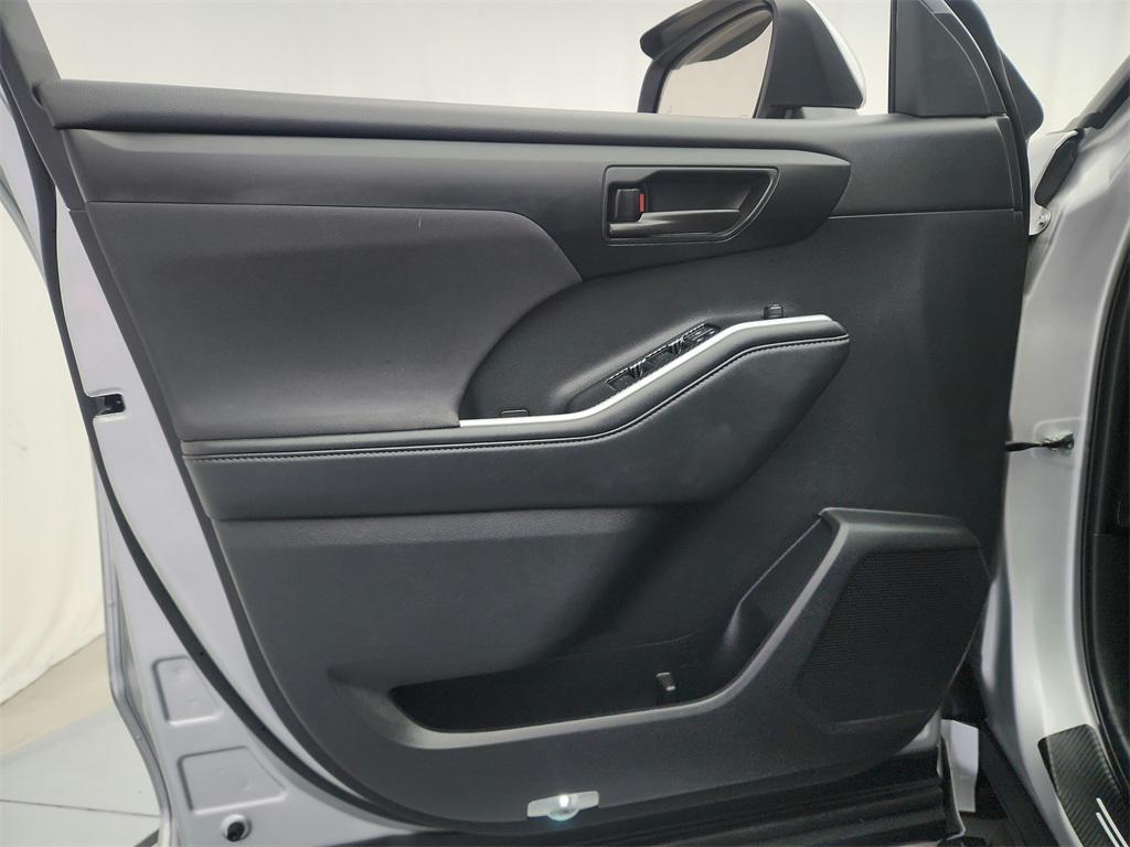 used 2021 Toyota Highlander car, priced at $24,995