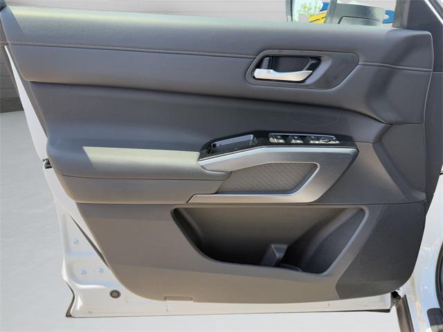 new 2025 Nissan Pathfinder car, priced at $41,989