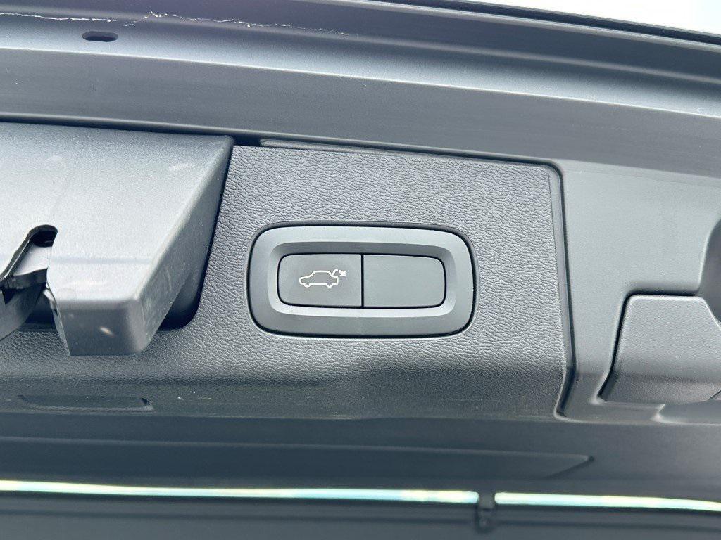 used 2019 Volvo XC60 car, priced at $21,260