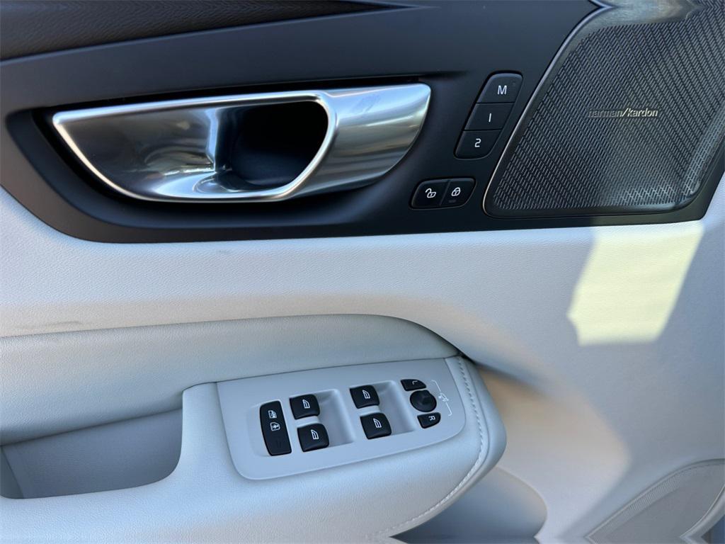 new 2026 Volvo XC60 car, priced at $60,223