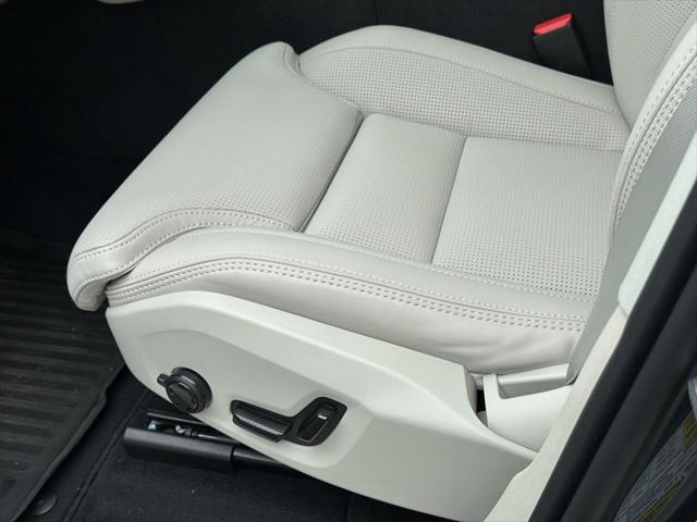 new 2025 Volvo XC60 car, priced at $60,460