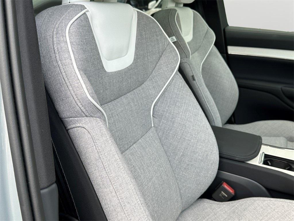 new 2025 Volvo EX90 car, priced at $89,585